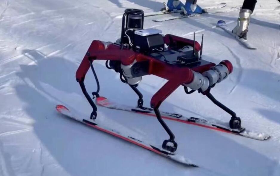 人机共融，六足滑雪机器人创造新风尚